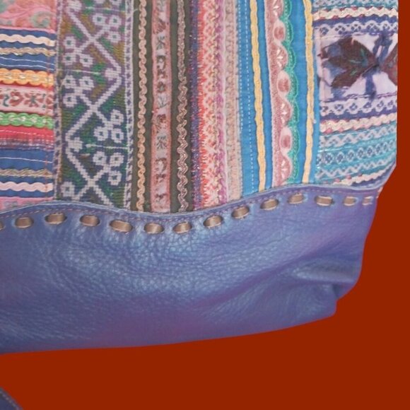 Bohemian Chic Embroidery Crossbody Bag With Adjustable Strap & Zipper Closure - Picture 2 of 10